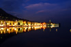 Città Di Salò Di Notte E Il Lago Di Garda