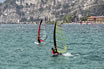 Windsurfisti Sul Lago Di Garda