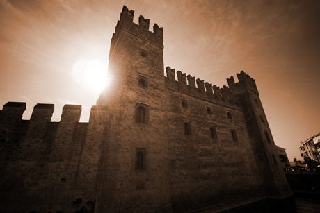 Sehenswürdigkeiten – Schloss aus Sirmione, Gardasee