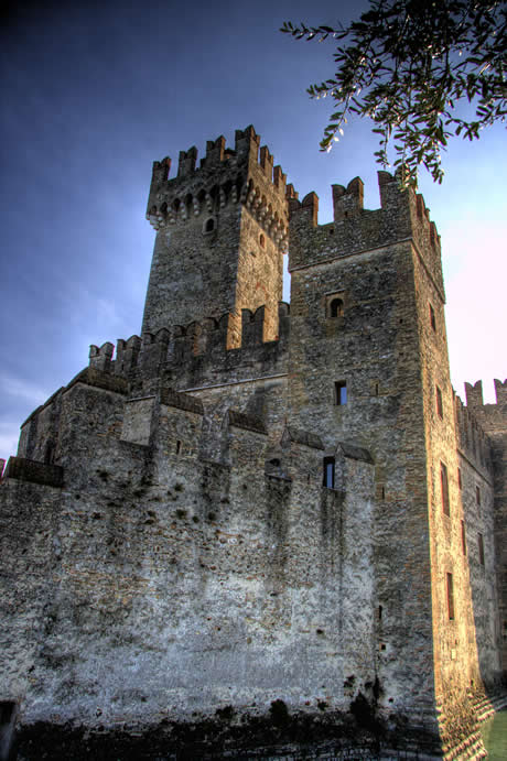 mittelalterliches Schloss aus Sirmione, Gardasee