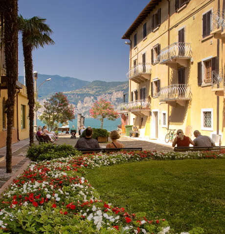 Malcesine lake Garda photo