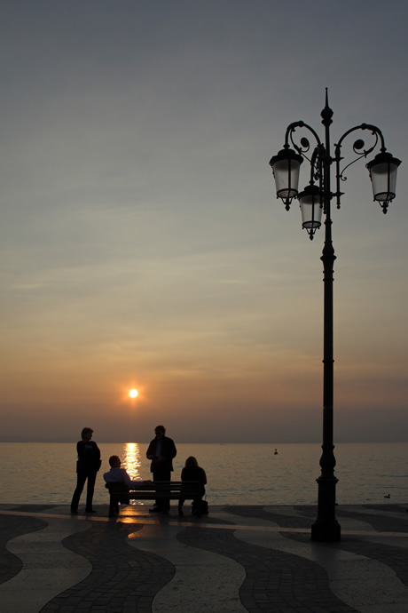 Tramonto a Lazise sul Lago di Garda foto